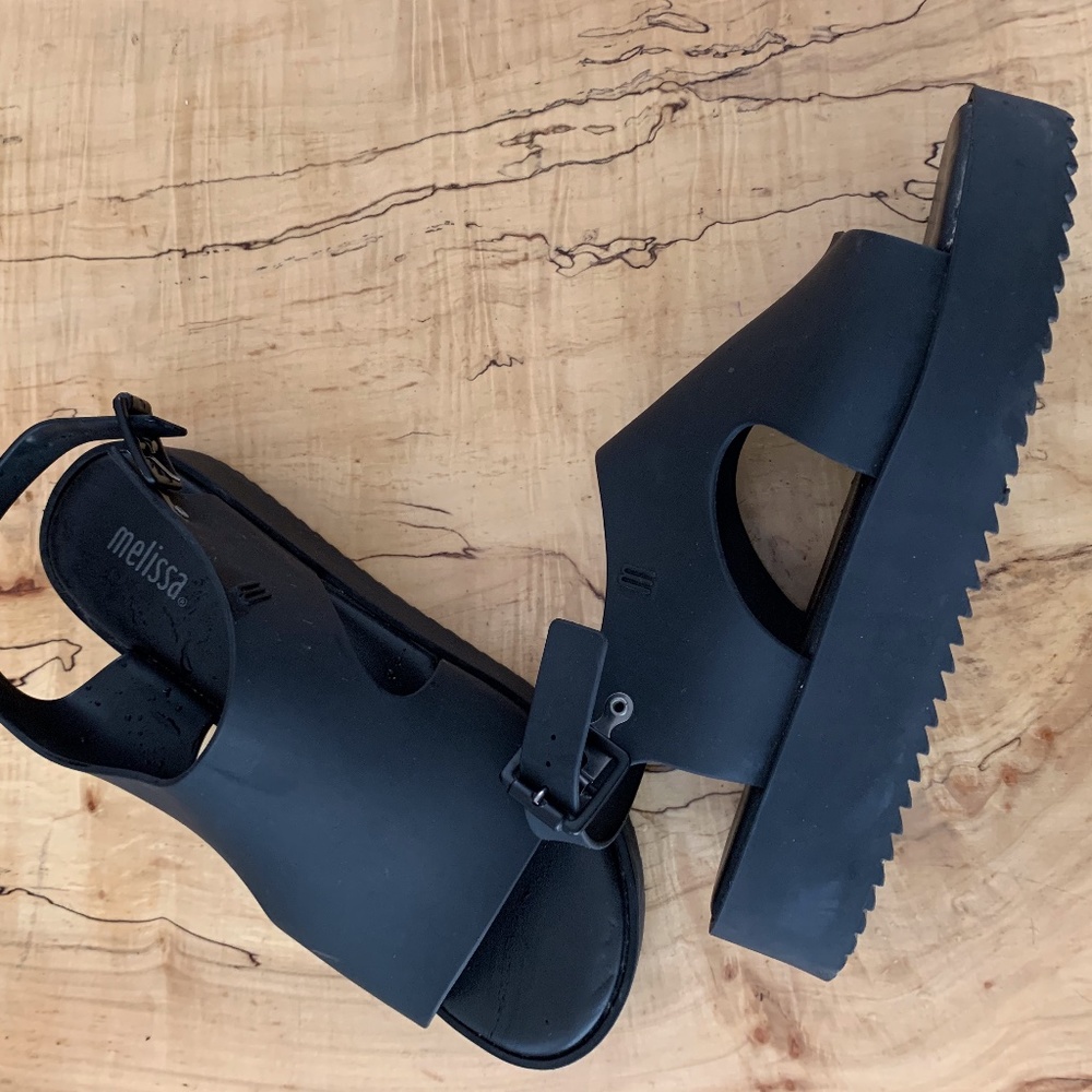 MELISSA MATTE RUBBER  FLATFORM SANDALS